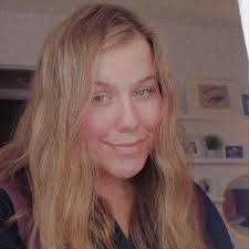 Holly Picard's Instagram, Twitter & Facebook