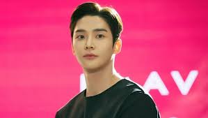 Rowoon has been sick because of his back and he was focusing on treatment. 4 Times When Sf9 S Rowoon Towers Over Refrigerators Kpopmap