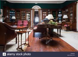 Однажды ночью по дороге домой ее бывший муж ведет себя агрессивно. St Mobel Stockfotos Und Bilder Kaufen Alamy