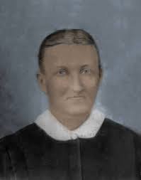 Shannon Rader's Instagram, Twitter & Facebook