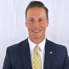 Our lives intersect with many people, but few have the power to alter our  course. Sadly, last month, we lost a mentor and dear friend, Tom Mauk. Tom,  my professor during my