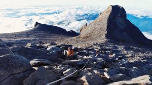 Gunung everest di asia hingga vinson massif di antartika merupakan rentetan gunung yang wajib didaki para seven summiter. 13 Pemandangan Gunung Kinabalu Gambar Pemandangan Keren