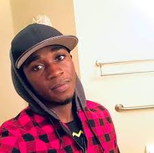 Mèg_Black se nom jèn atis pent saa ki netwaye ak desine pòtre Evelyne  Sincère nan menm plas kote yon te jwenn kò a. Se fason pa li, pou rann yon  denye omaj