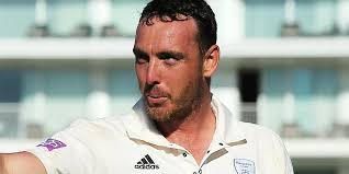 Hampshire's County Championship title bid boosted by unbeaten 57 from Kyle  Abbott
