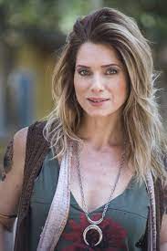 leticia spiller revela duas plasticas e diz por enquanto cabelo elegante cor de cabelo curto cabelo
