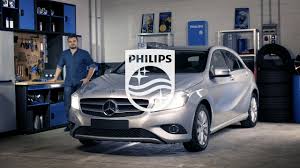 Philips Tuto Comment Remplacer Les Ampoules De Phares De Votre Mercedes Benz Classe A Youtube