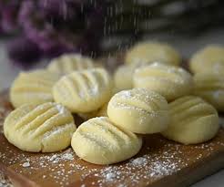 Jika anda penggemar coklat, ini dia resepi biskut cip coklat yang klasik untuk anda nikmati. Resipi Biskut Butter Terlajak Mudah Hanya Guna 4 Bahan Je Untuk Buat Biskut Sedap Ni