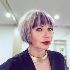 Live from Modern Family season 7, it's Television's Moira Rose!