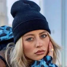 Victoria Taylor's Instagram, Twitter & Facebook