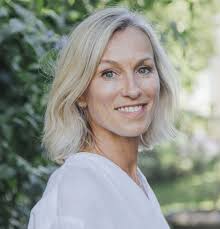 Amanda Morley's Instagram, Twitter & Facebook