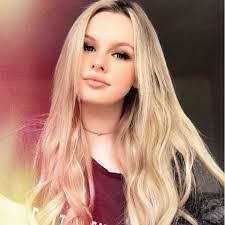 Tori Hayes's Instagram, Twitter & Facebook