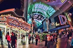 Guide To Free Las Vegas Shows Things To Do And Attractions On The Strip At Mgm Grand Luxor Bellagio Venetian And Other Hotels And Casinos