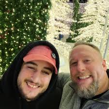 Which RC car should I choose between Losi Baja Rey and Traxxas UDR for  getting back into the hobby?