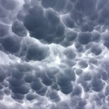 Strange storm clouds that look like bubbles, cotton balls or pouches are called mammatus clouds and create the most beautiful sunsets.mammatus clouds are nam. Mammatus Clouds Look Fascinating Here Are 18 Great Examples Twistedsifter
