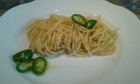 20 minuti tempo di cottura: Spaghetti Con Pesto Di Aglio Leggero E Peperoncino Verde Appuntidigusto