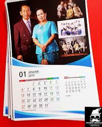 Desain kalender is calendar design, only between language… so… Cara Desain Kalender Dinding Yang Baik Dan Profesional Percetakan Makassar Com