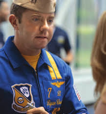 Blaze destroys apartment bldg.