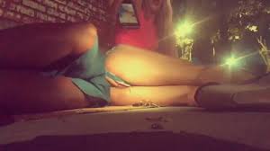 MORADOR DE RUA METENDO NO CUZINHO DA SAFADA NO BEIRA DA ESTRADA MOVIMENTADA  instagram.