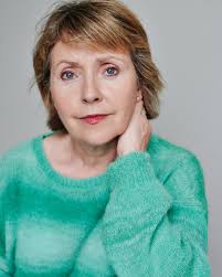 Hair Colour: Blond(e)