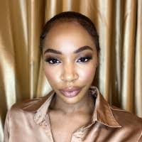 Catherine Searcy's Instagram, Twitter & Facebook