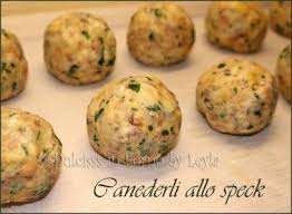 Segui la ricetta nella versione con e senza uova per ottenere la consistenza perfetta. Canederli Allo Speck Gnocchi Allo Speck Gnocchi Di Formaggio Tirolesi Canederli Allo Speck Giallozafferano Giallo Zafferano Prim Ricette Ricette Di Cucina Cibo