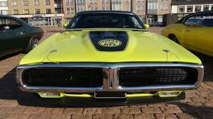 It has a couple small spots of surface rust and all the chrome and hub caps are on it. 1971 Dodge Super Bee 440 Six Pack V8 And Exhaust Sound Youtube