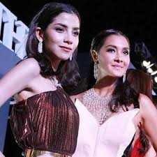 แม้งานนี้ จีน่า เดอะเฟซ จะไม่ได้เข้ามาคอมเมนต์ตอบโต้ แต่ก็มีชาวเน็ตคนอื่นเข้ามาคอมเมนต์ตอบโต้แทนว่า คุณเปิดบัญชีปลอมและพูดจาหยาบคายกับ. à¸— à¸¡à¸ˆ à¸™ à¸² à¸«à¸™ à¸²à¸«à¸¥ à¸ Facebook