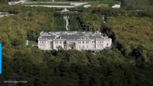 Putin's grand home is on the exclusive and gated la zagaleta estate and boasts a private helipad and garage capable of housing more than 22 vehicles. Drone Footage Purports To Show Vladimir Putin S Secret 1 4 Billion Palace On Russia S Black Sea