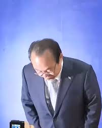 오거돈 부산시장이 전격 23일 오전 부산시청에서 열린 사퇴 기자회견에서 사퇴 의사를 밝히고 있다. ì˜¤ê±°ëˆ ë¶€ì‚°ì‹œìž¥ ì‚¬í‡´ ì´ìœ  ê¶Œí•œëŒ€í–‰ ëˆ„êµ¬ ë‚˜ì´ ì´ë ¥