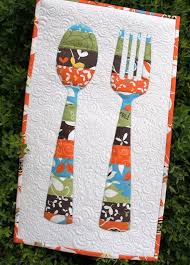 Sew We Quilt It S A Month Of Kitchen Stuff And Look At What Cherry Has For Us In Her Retro Kitchen Patchworks Patchwork Facile Set De Table