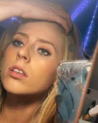 Paulina Cole's Instagram, Twitter & Facebook