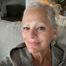 What are some suggestions for fillers for a tiered tray?