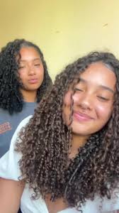 meu compromisso🤍 @pinelli’s #irmasgemeas #gemeas #cacheada