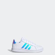 Bei den schuhen für abenteuerlustige jungen sollte auf eine robuste verarbeitung und die verwendung strapazierfähiger materialien geachtet werden. Kinder Klassiker Adidas Deutschland