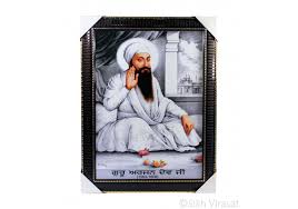 Like the flash of lightning, worldly affairs last only for a moment. Shri Guru Arjan Dev Ji Colored Photo Wooden Frame With Lined Pattern And Golden Borders Size