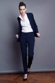 Une collection chaque année de costumes, smokings et redingotes pour vos cérémonies. Veste Et Tailleur Sur Mesure Pour Femme