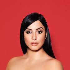 Laura Styles's Instagram, Twitter & Facebook