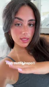 Polly Rush's Instagram, Twitter & Facebook