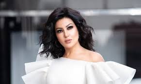 أنه بدأ الاهتمام منه وقد لاحظت ذلك، إلا أنها كانت قد تأنت في الأمر. Ù„Ù† ØªØµØ¯Ù‚ÙˆØ§ ÙƒÙŠÙ ÙƒØ§Ù† Ø´ÙƒÙ„ Ø³Ù…ÙŠØ© Ø§Ù„Ø®Ø´Ø§Ø¨ Ù‚Ø¨Ù„ Ø£Ù† ØªÙÙ‚Ø¯ 20 ÙƒÙŠÙ„ÙˆØºØ±Ø§Ù…Ø§ Ø¨Ø§Ù„ØµÙˆØ±