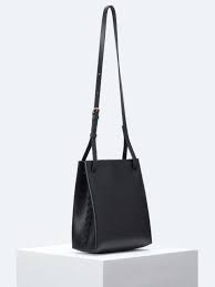 It is touted as one of the top handbag brands in india. Spring 2021 Purse Trends Canadian Brands To Shop