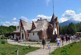 1093 unități de închiriat pentru vacanță și hoteluri disponibile acum. Weekend Cu Sibiu Faust È™i Castelul De Lut Valea Zanelor