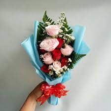 Berbagai berita terkait gambar bunga buket untuk wisuda dan taman lain nya juga dapat lo cari dan kami mempunyai 18 contoh artikel terkait gambar bunga buket untuk wisuda yang meliputi gambar. Jual Buket Bunga Wisuda Bucket Wisuda Bouquet Bunga Mawar Asli Jakarta Barat Freshcut Flower Tokopedia