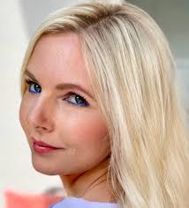 Stars in her Eyes, Berlin #eyes #sparkle #blueeyes #berlin #germany  #europeanunion #european #augen #augenblaue #eyelashes #star