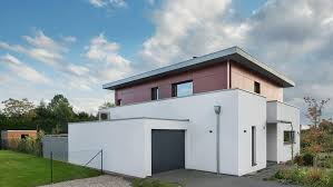 Ob sie ihr haus nun mit keller bauen oder mit einer fundamentplatte ausstatten lassen wollen, hängt von mehreren faktoren ab. Fertighaus Mit Keller Wohnflache Optimal Nutzen Petershaus