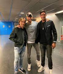 Raphael varane publicó una foto en instagram sobre el estado de su rodilla tras chocar con su compañero dani carvajal durante el partido ante bar. The Sneakers Philipp Plein Grey Worn By Raphael Varane On His Account Instagram Raphaelvarane Spotern