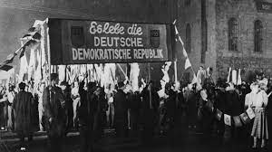 Für mit oder ganz genau lässt sich das nicht sagen. Ddr Grundung 1949 Von Der Sbz Zum Sozialistischen Staat Ndr De Geschichte Chronologie