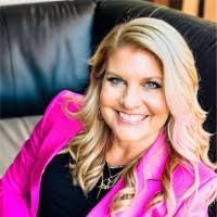 Kimberly Low's Instagram, Twitter & Facebook