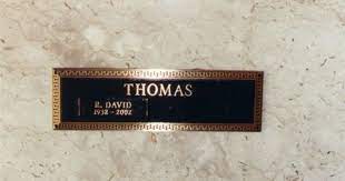 Dave Thomas 1932 2002 Find A Grave Photos Famous Graves Famous Tombstones Grave Memorials