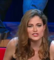 Quante volte ti è stato chiesto di calarti le mutande?": e parte la querela  in diretta. Quello che succede in studio è un delirio (Da "La guerra dei  mondi")