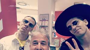 He participated at the sanremo music festival 2019 with the song rolls royce and at the 2020 edition with the song me ne frego. Con I Rapper Achille Lauro E Boss Doms Alla Feltrinelli Di Salerno Cilento Notizie